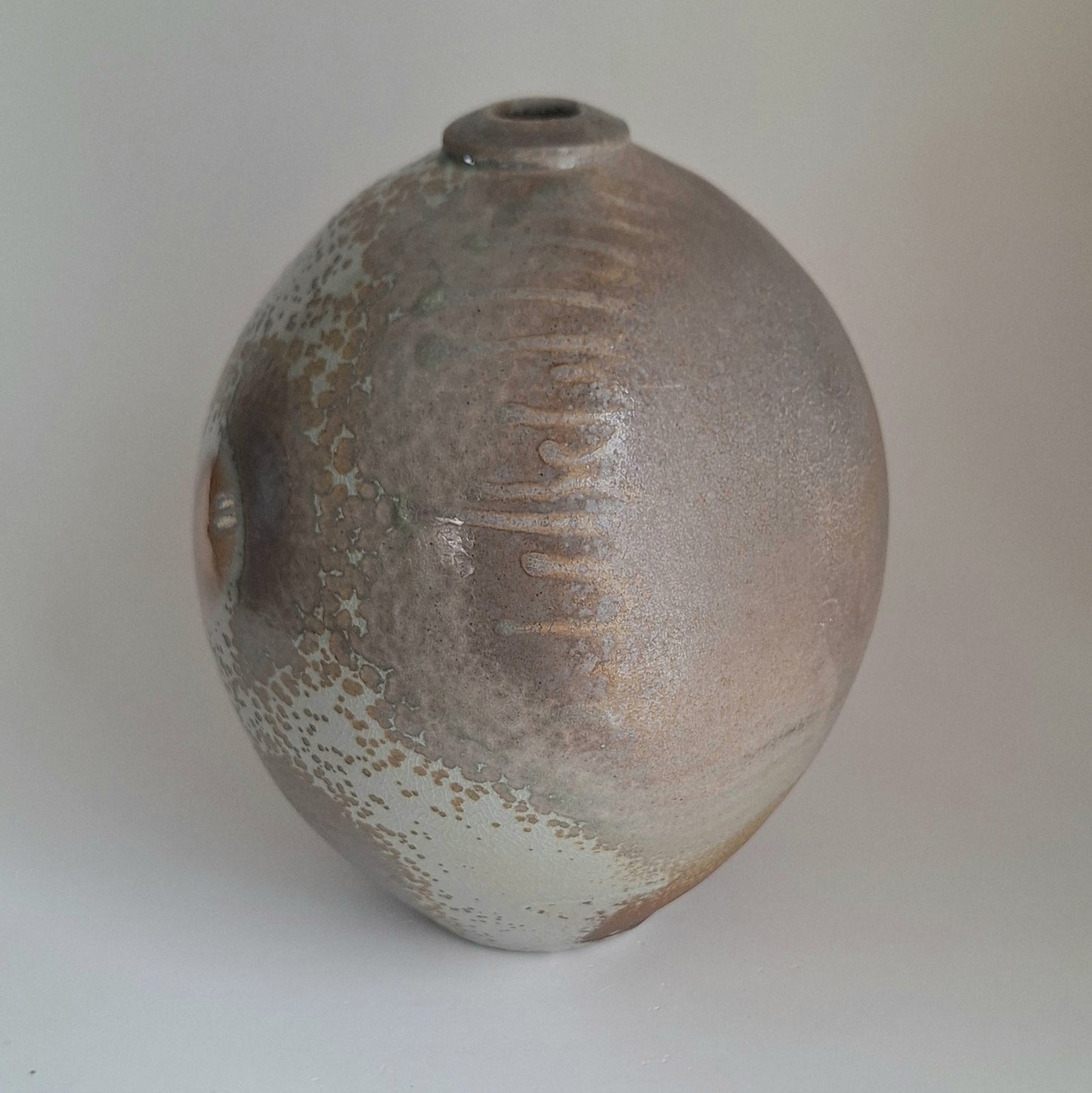 Oval vase.
