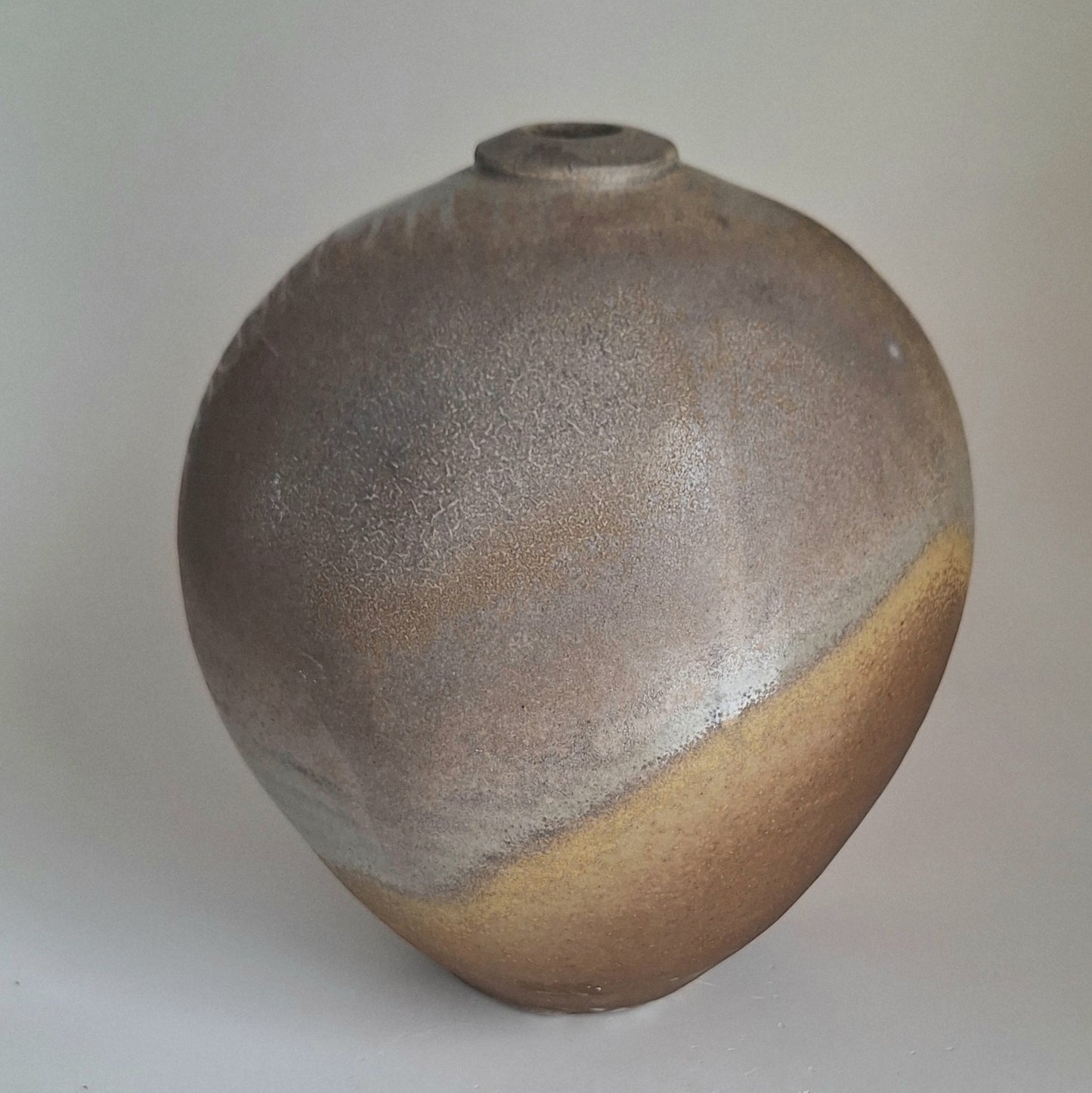 Oval vase.